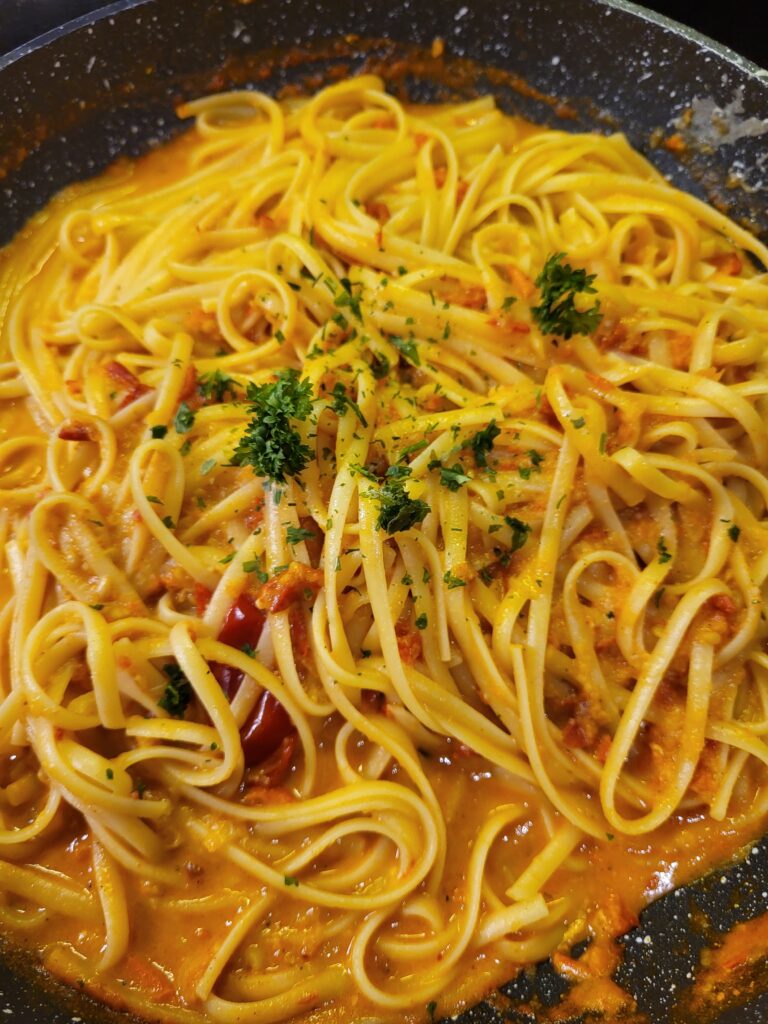Linguine in cremiger Tomatensoße - foodlove-blog